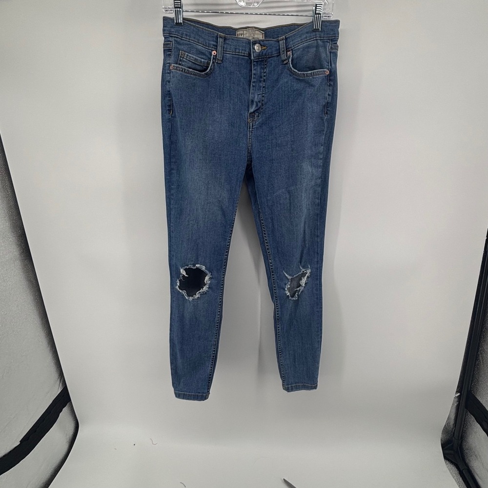 Free People Women's Size 29x26 Blue Denim Ripped Knee Skinny Jeans‎